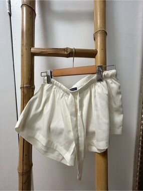 SUMMER CLEARANCE | BRANDY MELVILLE Cream Elastic-Waist Relaxed Shorts